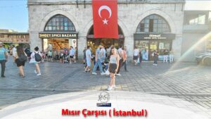 Mısır Çarşısı استانبول یا بازار ادویه، یکی از دیدنی‌ترین جاذبه‌های گردشگری ترکیه است. در این مقاله از سایت ایران ترکیه با سفری به قلب رنگ‌ها و عطرها، تاریخچه، جذابیت‌ها و محصولات این بازار پرشور را بشناسید. ایران ترکیه مرجع معرفی کسب‌وکارهای ایرانی موفق در ترکیه است.