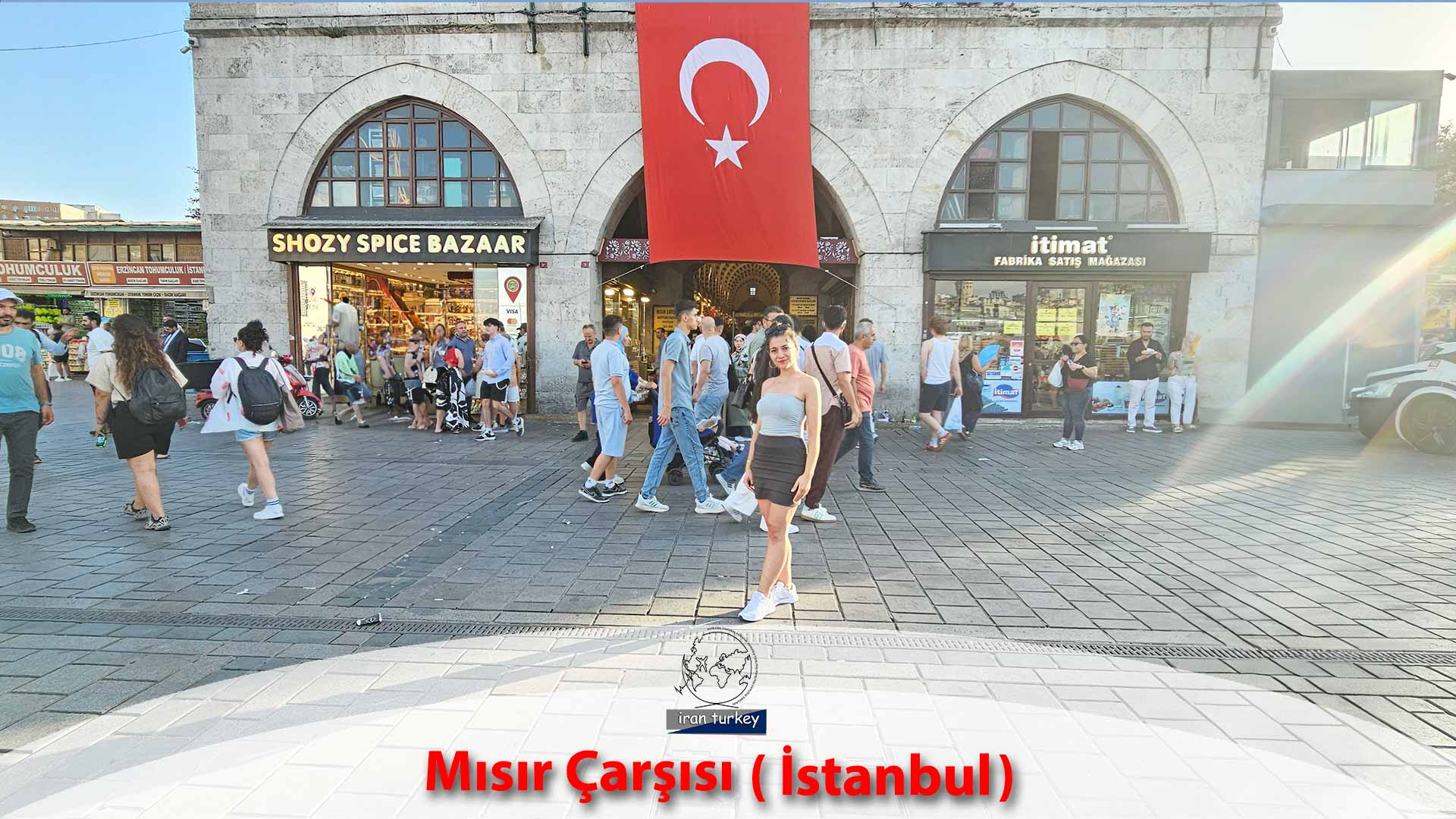 Mısır Çarşısı استانبول یا بازار ادویه، یکی از دیدنیترین جاذبههای گردشگری ترکیه است. در این مقاله از سایت ایران ترکیه با سفری به قلب رنگها و عطرها، تاریخچه، جذابیتها و محصولات این بازار پرشور را بشناسید. ایران ترکیه مرجع معرفی کسبوکارهای ایرانی موفق در ترکیه است.