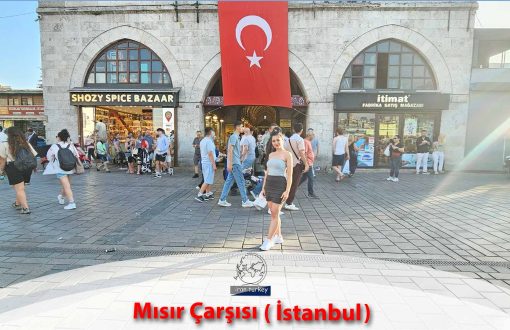 Mısır Çarşısı استانبول یا بازار ادویه، یکی از دیدنی‌ترین جاذبه‌های گردشگری ترکیه است. در این مقاله از سایت ایران ترکیه با سفری به قلب رنگ‌ها و عطرها، تاریخچه، جذابیت‌ها و محصولات این بازار پرشور را بشناسید. ایران ترکیه مرجع معرفی کسب‌وکارهای ایرانی موفق در ترکیه است.